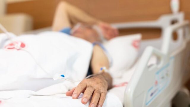 idoso-em-hospital-1565794884292_v2_900x506