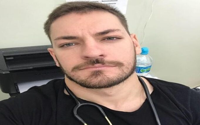 o-medico-gillian-vitor-reis-de-28-anos-morreu-de-covid-19-apos-ficar-quase-um-mes-internado-1611171874332_v2_450x450
