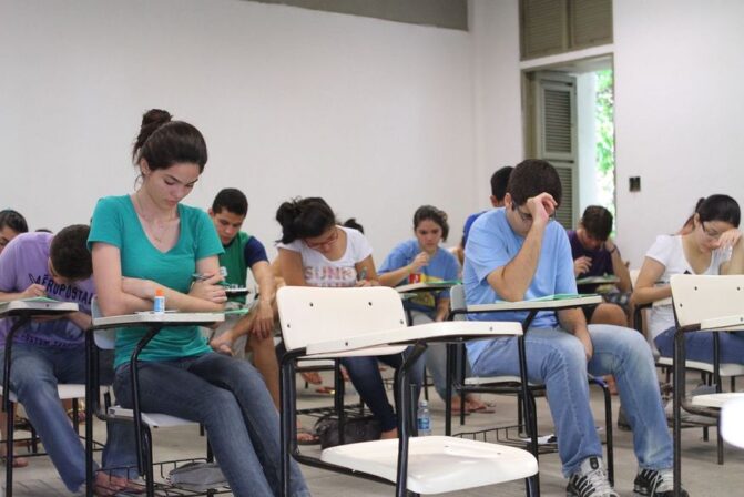 concurso-estudantes-sala-de-aula
