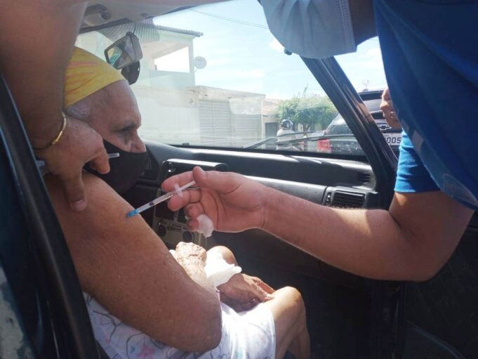 60492afa77da5_vacina_covid_idosos_a_partir_de_75_anos