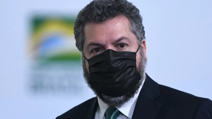 o-ministro-das-relacoes-exteriores-ernesto-araujo-durante-cerimonia-de-lancamento-da-retomada-do-tur