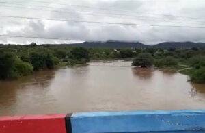 Rio Piancó, que abastece o Açude de Coremas, amanhece em cheia. Vídeo