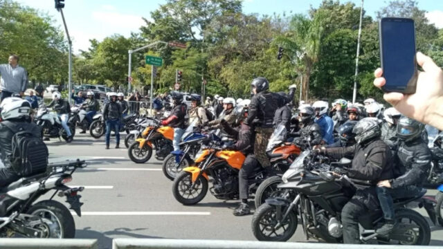 bolsonaro-durante-passeio-de-moto-em-sao-paulo-1623521299141_v2_900x506.jpg