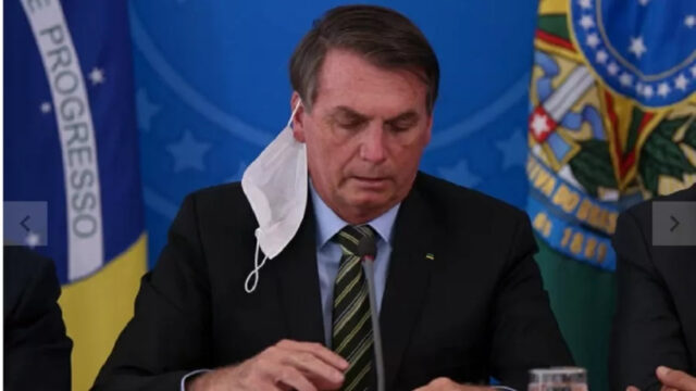 bolsonaro-em-coletiva-do-dia-18-de-marco-2020-com-a-mascara-caida-1616151745329_v2_900x506.jpg