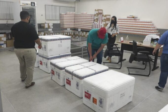 lote_com_82_mil_doses_de_vacinas_contra_covid-19_chega_a_paraiba