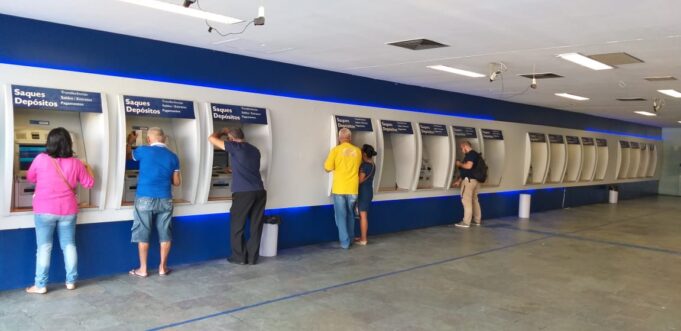 Bancos_Caixa-eletrônico_Edson-Veber