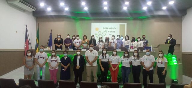 Público da reunião de encerramento da campanha em Patos