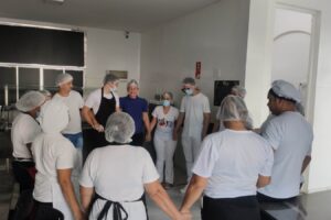 A equipe de Nutrição durante o treinamento de relações interpessoais