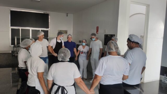 A equipe de Nutrição durante o treinamento de relações interpessoais
