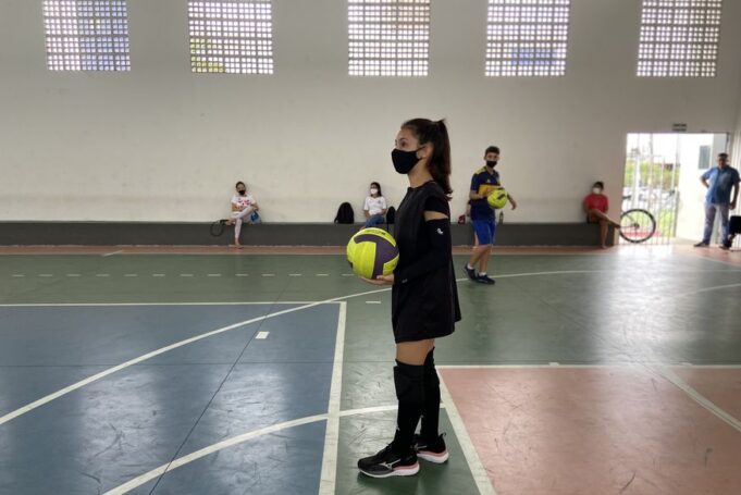 aluna_do_projeto_campeoes_do_amanha_participa_de_festival_de_volei_e_vai_integrar_selecao_paraibana_foto_secom_jp