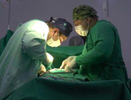 Tr s cirurgi es e um anestesista foram respons veis pelos procedimentos gerais