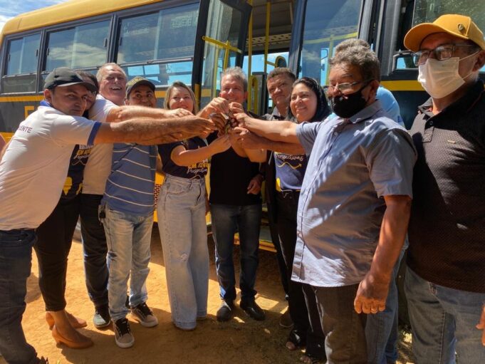 62d6ca252aa60_ENTREGA_DE_ONIBUS_(3)