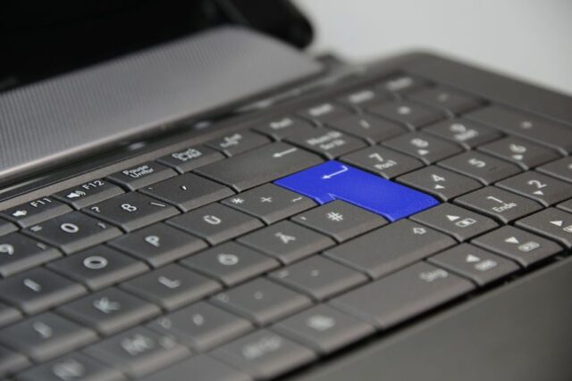 computador_notebook_teclado_foto_pixabay