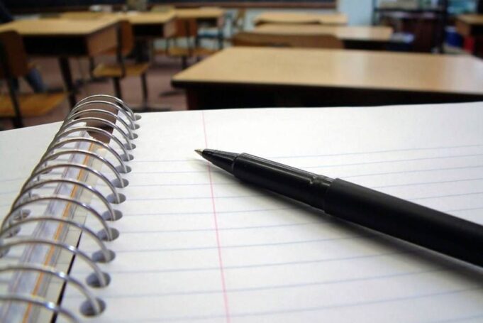 prova-do-crc-caderno-e-caneta