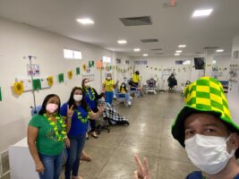 Pacientes funcionarios e acompanhantes entraram no clima da Copa