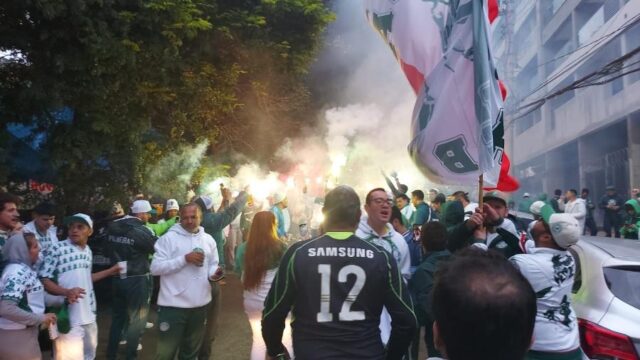 torcida-do-palmeiras-comemora-titulo-brasileiro-de-2022-nos-arredores-do-allianz-1667423095870_v2_900x506