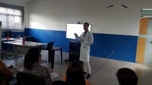 O Enfermeiro Oncologico Fernando Regis foi o facilitador da capacitacao