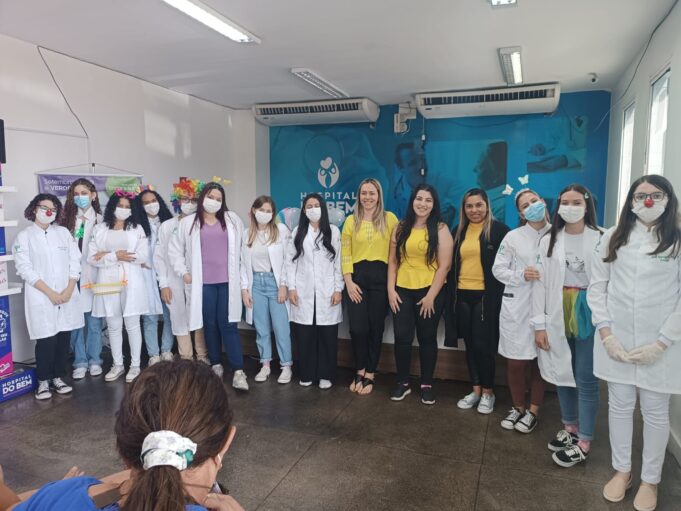 A equipe que desenvolveu a atividade alusiva ao Setembro Amarelo no Hospital de Patos