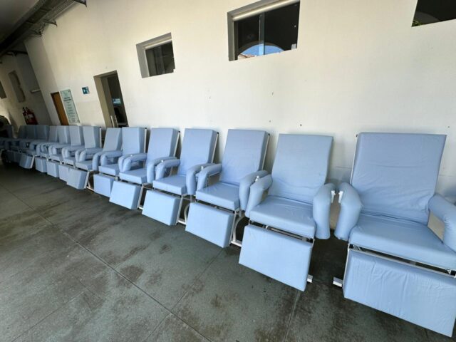 O-Hospital-de-Patos-recebeu-70-novas-cadeiras-reclinaveis-e-alcochoadas