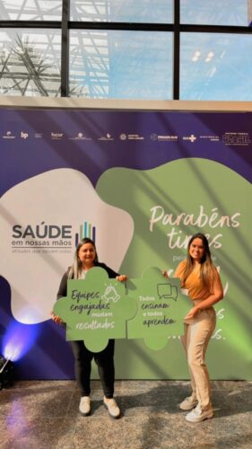Milena e Raelma representaram o Hospital de Patos no evento em Brasilia