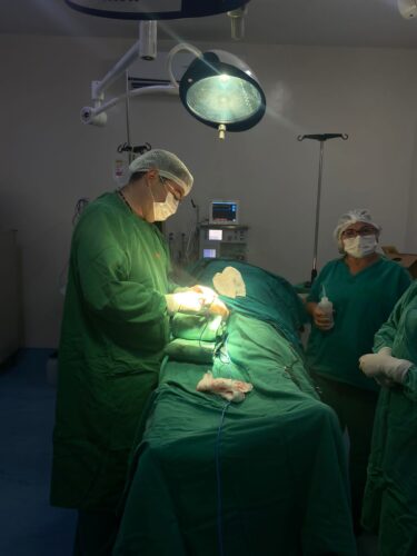 Uma das 31 cirurgias do plantao do final de semana no Hospital de Patos