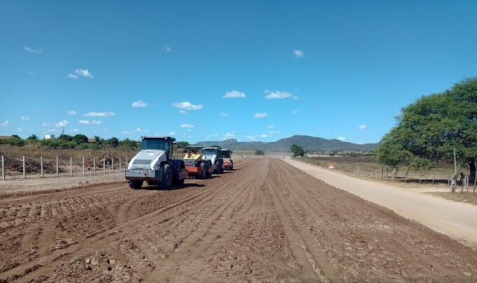Rodovia ligando Uiraúna a Vieirópolis, no valor de R$ 22 milhões, vai facilitar circulação da produção agrícola - Folha Patoense
