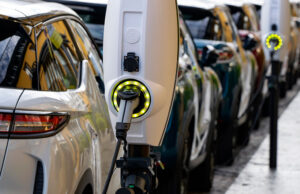 A onda elétrica: como os veículos elétricos estão revolucionando o transporte sustentável