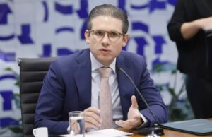 Hugo Motta encaminha PEC que acaba com a escala 6×1 para a CCJ e diz que, depois, texto será debatido em comissão especial