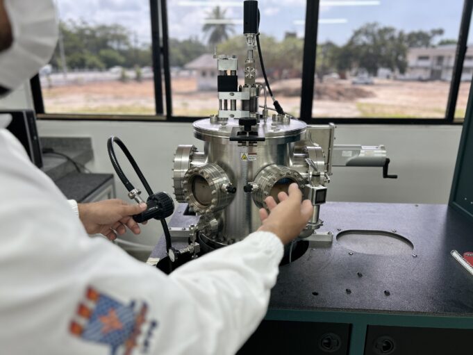 foto-aline-lins-laboratorio-cear