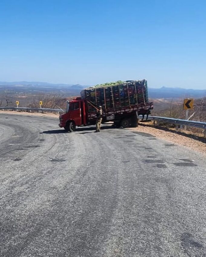 Por pouco um grave acidente não foi registrado na manhã desta segunda-feira (20) na rodovia esta