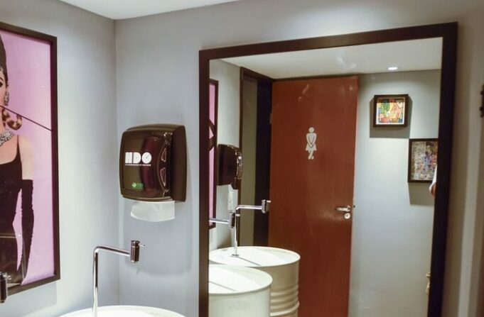 banheiro-de-bares-e-restaurantes-iluminacao