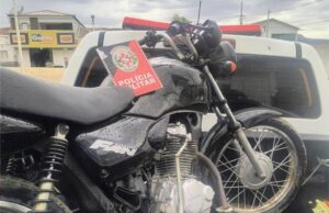 Polícia Militar localiza moto com sinais identificadores adulterados, em Passagem