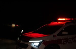 Polícia Militar cumpre mandado de prisão durante patrulhamento no Distrito de Santa Gertrudes, em Patos