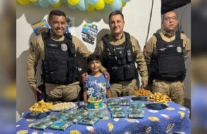 Polícia Militar surpreende criança admiradora da corporação durante festa de aniversário em Patos