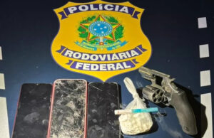 PRF prende homem por documento falso e apreende mulher com arma e cocaína na BR-230, em São Mamede