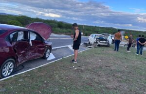 Três pessoas ficam feridas em acidente envolvendo dois veículos entre Patos e Quixaba