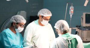 Hospital Edson Ramalho, em João Pessoa, realiza procedimento inédito no SUS da Paraíba e amplia chances de cura em paciente com câncer