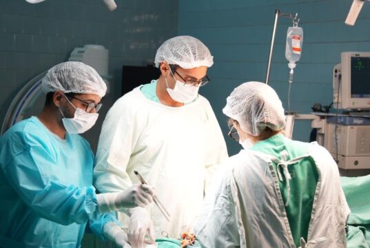 Hospital Edson Ramalho, em João Pessoa, realiza procedimento inédito no SUS da Paraíba e amplia chances de cura em paciente com câncer