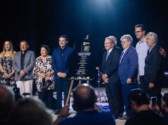 Teatro de Patos é inaugurado com show de Petrúcio Amorim e presença de autoridades e ativistas culturais