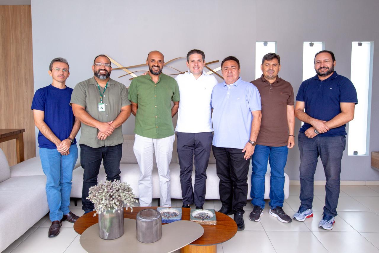 Hugo Motta e diretores alinham implantação do IFSertãoPB com sede em Patos; proposta da Universidade Federal do Sertão ganha espaço. Vídeo