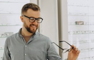 Armações para Óculos: Acetato, Metal ou Titânio, Qual Material é o Melhor?