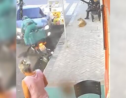 Motociclista é atingido por carro desgovernado em Itaporanga. Vídeo
