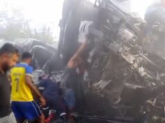 16 pessoas morrem em colisão envolvendo caminhão e van na Bahia