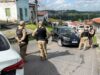 Suspeitos de participar de roubo de carro ficam feridos após troca de tiros com a polícia, em João Pessoa