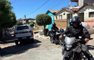 Polícia Militar intensifica rondas e abordagens durante a Operação Paraíba Mais Segura na Rua do Meio