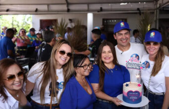 Prefeita Thaise de Edjane reúne amigos e correligionários em comemoração ao seu aniversário em São José de Espinharas