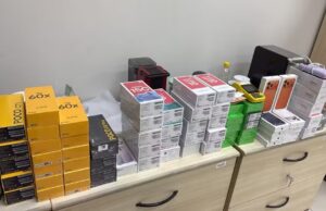 Homem é preso suspeito de transportar mais de 80 celulares e outros produtos irregulares, em Campina Grande